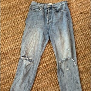 The perfect ripped jeans 🌸